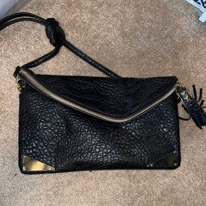 Steve Madden | black and gold crossbody